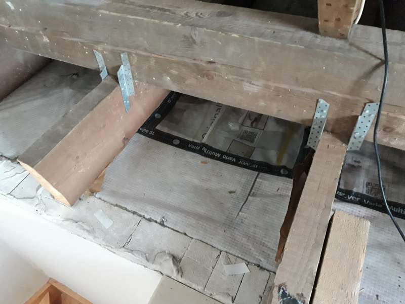 BAU.DE / BAU-Forum: 2. Bild zu Frage "Dampfbremse um Kehlbalken verlegen: Sparrenpfettenanker abdichten – Tipps & Tricks?" im BAU-Forum "Ausbauarbeiten" BAU.DE / BAU-Forum: 2. Bild zu Frage "Dampfbremse um Kehlbalken verlegen: Sparrenpfettenanker abdichten – Tipps & Tricks?" im BAU-Forum "Ausbauarbeiten"