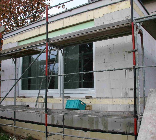 BAU.DE / BAU-Forum: 1. Bild zu Frage "Rollladenkasten nachträglich dämmen: Kosten, Materialien & Anleitung für Altbau?" im BAU-Forum "Außenwände und Fassaden" BAU.DE / BAU-Forum: 1. Bild zu Frage "Rollladenkasten nachträglich dämmen: Kosten, Materialien & Anleitung für Altbau?" im BAU-Forum "Außenwände und Fassaden"