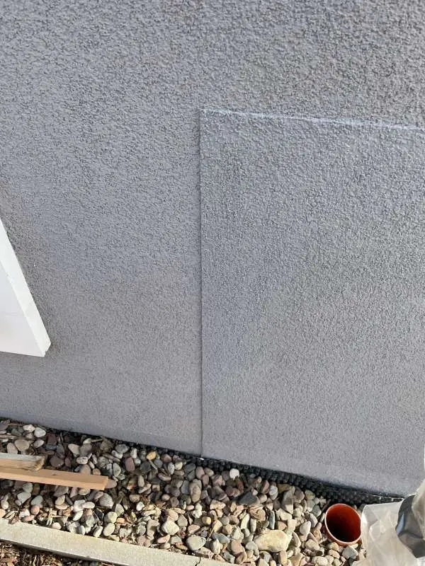 BAU.DE / BAU-Forum: 2. Bild zu Frage "WDVS Fassade reparieren: Absatz, Farbunterschiede & Risse vermeiden? Kosten & Anleitung" im BAU-Forum "Außenwände und Fassaden" BAU.DE / BAU-Forum: 2. Bild zu Frage "WDVS Fassade reparieren: Absatz, Farbunterschiede & Risse vermeiden? Kosten & Anleitung" im BAU-Forum "Außenwände und Fassaden"