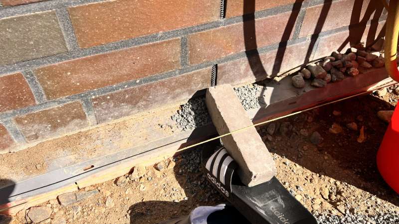 BAU.DE / BAU-Forum: 5. Bild zu Frage "Kellerdämmung mit Pflaster überbauen: Metallschiene vs. Pflaster, Kosten & Risiken?" im BAU-Forum "Außenwände und Fassaden" BAU.DE / BAU-Forum: 5. Bild zu Frage "Kellerdämmung mit Pflaster überbauen: Metallschiene vs. Pflaster, Kosten & Risiken?" im BAU-Forum "Außenwände und Fassaden"