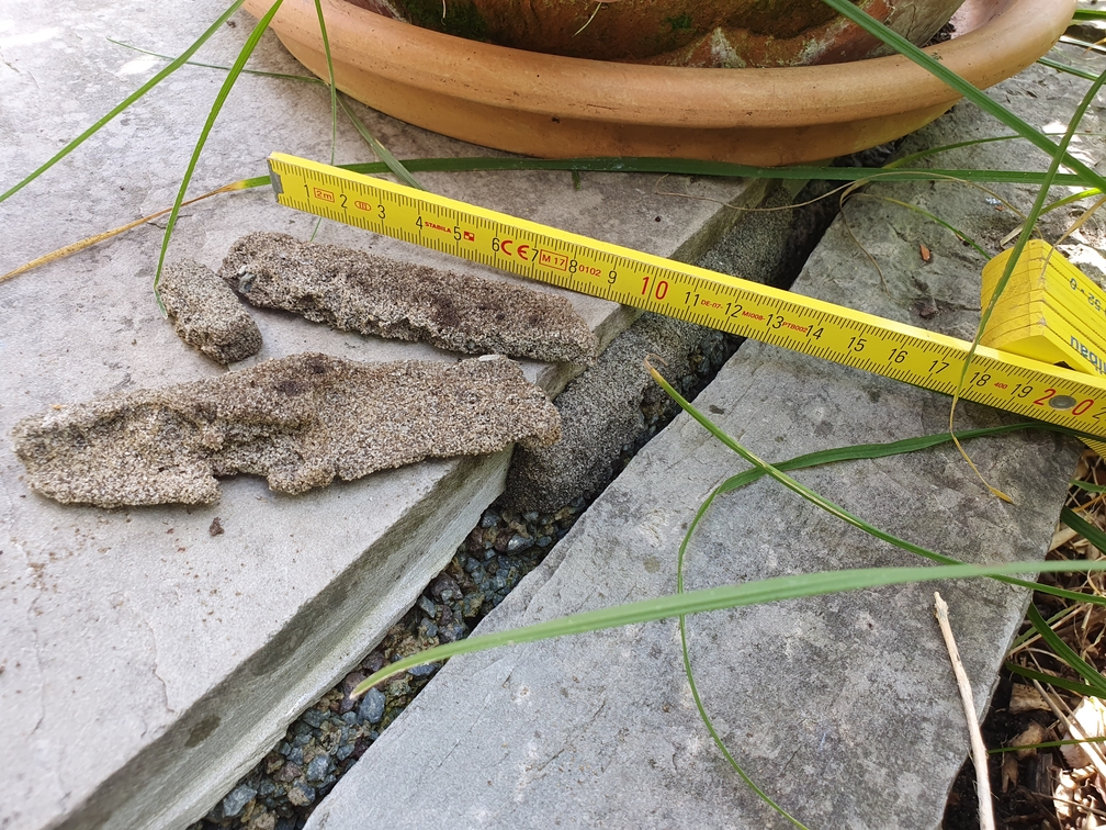 BAU.DE / BAU-Forum: 4. Bild zu Frage "Epoxidharzfugen ausbessern: Anleitung, Material & Kosten für Granit/Sandstein?" im BAU-Forum "Balkon und Terrasse" BAU.DE / BAU-Forum: 4. Bild zu Frage "Epoxidharzfugen ausbessern: Anleitung, Material & Kosten für Granit/Sandstein?" im BAU-Forum "Balkon und Terrasse"