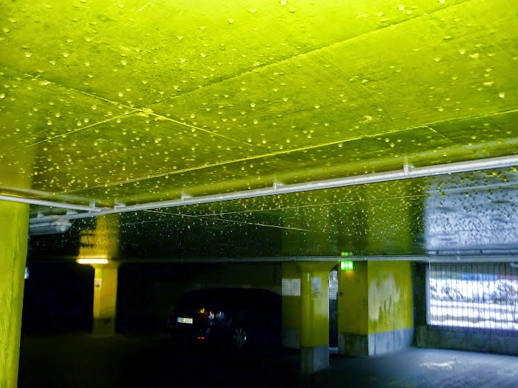 BAU.DE / BAU-Forum: 2. Bild zu Antwort "Garage: Hohe Luftfeuchtigkeit & kalter Boden – Physik verstehen!" auf die Frage "Luftfeuchtigkeit in Garage reduzieren: Ursachen, Lösungen & Kosten für Entfeuchtung?" im BAU-Forum "Bauphysik" BAU.DE / BAU-Forum: 2. Bild zu Antwort "Garage: Hohe Luftfeuchtigkeit & kalter Boden – Physik verstehen!" auf die Frage "Luftfeuchtigkeit in Garage reduzieren: Ursachen, Lösungen & Kosten für Entfeuchtung?" im BAU-Forum "Bauphysik"