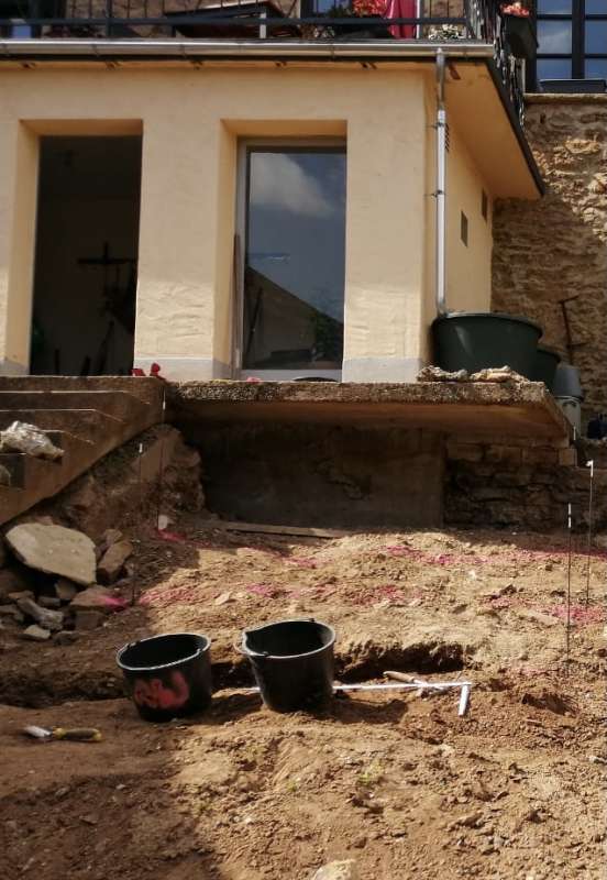 BAU.DE / BAU-Forum: 1. Bild zu Frage "Betondecke abstützen: Risse im Schuppen, Balkon-Nutzung, Kosten & Fachmann?" im BAU-Forum "Bauen mit Eigenleistungen (Selbstbauhäuser, Ausbauhäuser etc.)" BAU.DE / BAU-Forum: 1. Bild zu Frage "Betondecke abstützen: Risse im Schuppen, Balkon-Nutzung, Kosten & Fachmann?" im BAU-Forum "Bauen mit Eigenleistungen (Selbstbauhäuser, Ausbauhäuser etc.)"