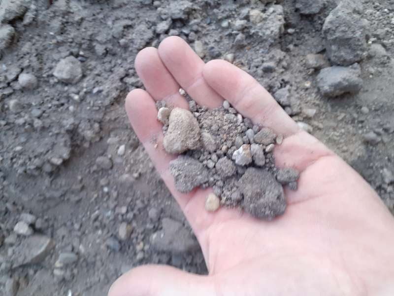 BAU.DE / BAU-Forum: 1. Bild zu Frage "Betonieren mit Mineralgemisch: Eignet sich das Material? Zusammensetzung & Risiken" im BAU-Forum "Baustoffe" BAU.DE / BAU-Forum: 1. Bild zu Frage "Betonieren mit Mineralgemisch: Eignet sich das Material? Zusammensetzung & Risiken" im BAU-Forum "Baustoffe"