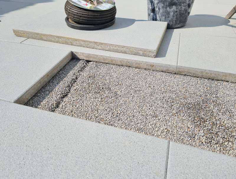 BAU.DE / BAU-Forum: 1. Bild zu Frage "Edelsplitt erkennen: Ist das auf dem Bild wirklich Edelsplitt? Ursachen für kippelnde Terrassenplatten" im BAU-Forum "Baustoffe" BAU.DE / BAU-Forum: 1. Bild zu Frage "Edelsplitt erkennen: Ist das auf dem Bild wirklich Edelsplitt? Ursachen für kippelnde Terrassenplatten" im BAU-Forum "Baustoffe"