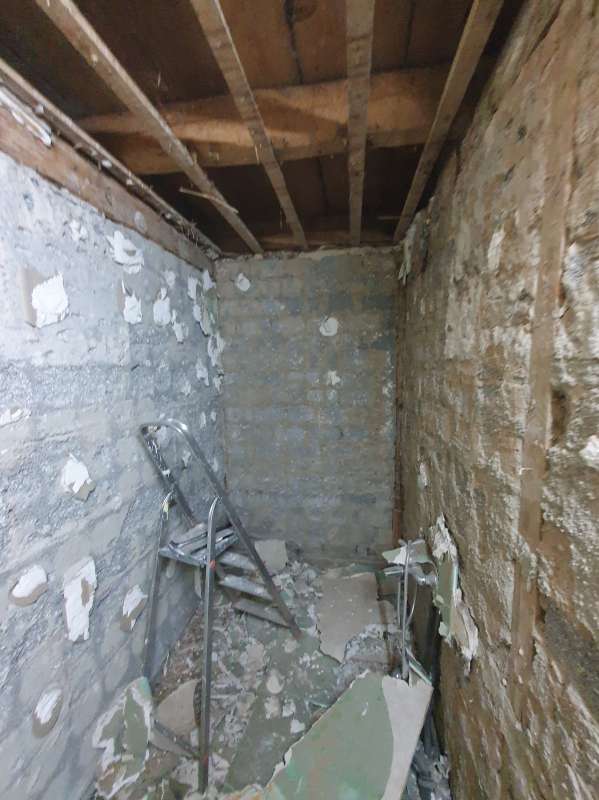 BAU.DE / BAU-Forum: 3. Bild zu Frage "Holzständerhaus Wandaufbau 1930: Sanierung mit Kalkputz, Feuchtigkeit & ideale Materialien?" im BAU-Forum "Ökologisches und biologisches Bauen" BAU.DE / BAU-Forum: 3. Bild zu Frage "Holzständerhaus Wandaufbau 1930: Sanierung mit Kalkputz, Feuchtigkeit & ideale Materialien?" im BAU-Forum "Ökologisches und biologisches Bauen"