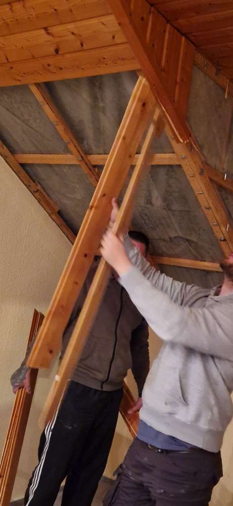 BAU.DE / BAU-Forum: 1. Bild zu Frage "Dachdämmung optimieren: Holzdecke raus, Rigips rein – Badezimmer-Dämmung, Kosten & Anleitung" im BAU-Forum "Dach" BAU.DE / BAU-Forum: 1. Bild zu Frage "Dachdämmung optimieren: Holzdecke raus, Rigips rein – Badezimmer-Dämmung, Kosten & Anleitung" im BAU-Forum "Dach"