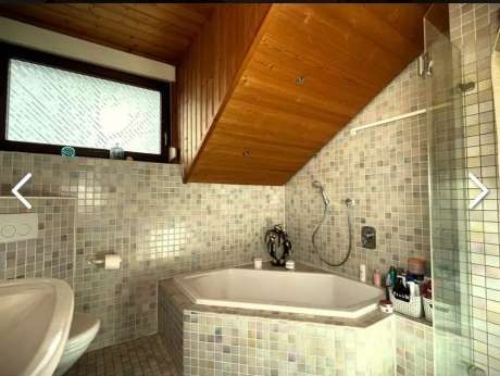 BAU.DE / BAU-Forum: 2. Bild zu Frage "Dachdämmung optimieren: Holzdecke raus, Rigips rein – Badezimmer-Dämmung, Kosten & Anleitung" im BAU-Forum "Dach" BAU.DE / BAU-Forum: 2. Bild zu Frage "Dachdämmung optimieren: Holzdecke raus, Rigips rein – Badezimmer-Dämmung, Kosten & Anleitung" im BAU-Forum "Dach"