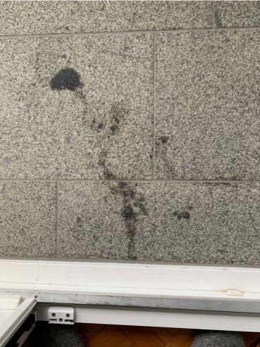 BAU.DE / BAU-Forum: 1. Bild zu Frage "Granitplatten auf Balkon: Speckige Flecken durch Spülmittel entfernen – Tipps & Tricks" im BAU-Forum "Estrich und Bodenbeläge" BAU.DE / BAU-Forum: 1. Bild zu Frage "Granitplatten auf Balkon: Speckige Flecken durch Spülmittel entfernen – Tipps & Tricks" im BAU-Forum "Estrich und Bodenbeläge"