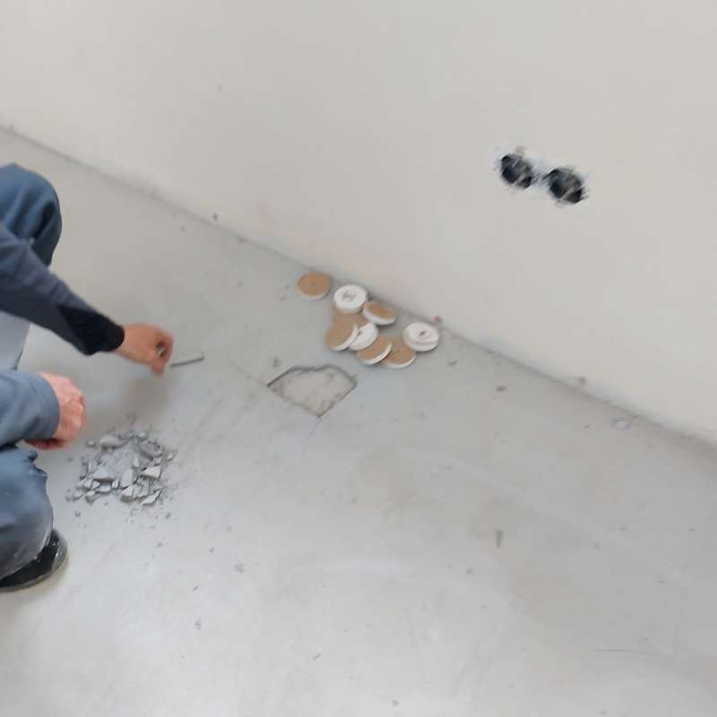 BAU.DE / BAU-Forum: 3. Bild zu Frage "Ausgleichsmasse gerissen nach Fußbodenheizung: Entfernen oder Sanieren vor Parkett?" im BAU-Forum "Estrich und Bodenbeläge" BAU.DE / BAU-Forum: 3. Bild zu Frage "Ausgleichsmasse gerissen nach Fußbodenheizung: Entfernen oder Sanieren vor Parkett?" im BAU-Forum "Estrich und Bodenbeläge"