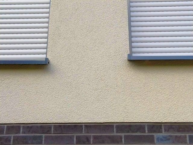 BAU.DE / BAU-Forum: 2. Bild zu Frage "Fensterbank schief eingebaut: Was tun? Rechte, Mangelbeseitigung & Toleranzen" im BAU-Forum "Fenster und Außentüren" BAU.DE / BAU-Forum: 2. Bild zu Frage "Fensterbank schief eingebaut: Was tun? Rechte, Mangelbeseitigung & Toleranzen" im BAU-Forum "Fenster und Außentüren"