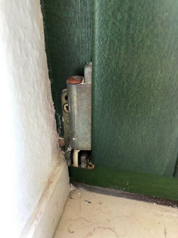 BAU.DE / BAU-Forum: 1. Bild zu Frage "Fenster Scharnier Kappen finden: Wo gibt es passende Ersatzteile?" im BAU-Forum "Fenster und Außentüren" BAU.DE / BAU-Forum: 1. Bild zu Frage "Fenster Scharnier Kappen finden: Wo gibt es passende Ersatzteile?" im BAU-Forum "Fenster und Außentüren"