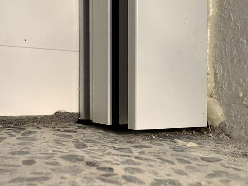 BAU.DE / BAU-Forum: 5. Bild zu Frage "Fenstereinbau Mängel: Dichtband, Rolloabschluss prüfen? Kosten für Gutachter?" im BAU-Forum "Fenster und Außentüren" BAU.DE / BAU-Forum: 5. Bild zu Frage "Fenstereinbau Mängel: Dichtband, Rolloabschluss prüfen? Kosten für Gutachter?" im BAU-Forum "Fenster und Außentüren"