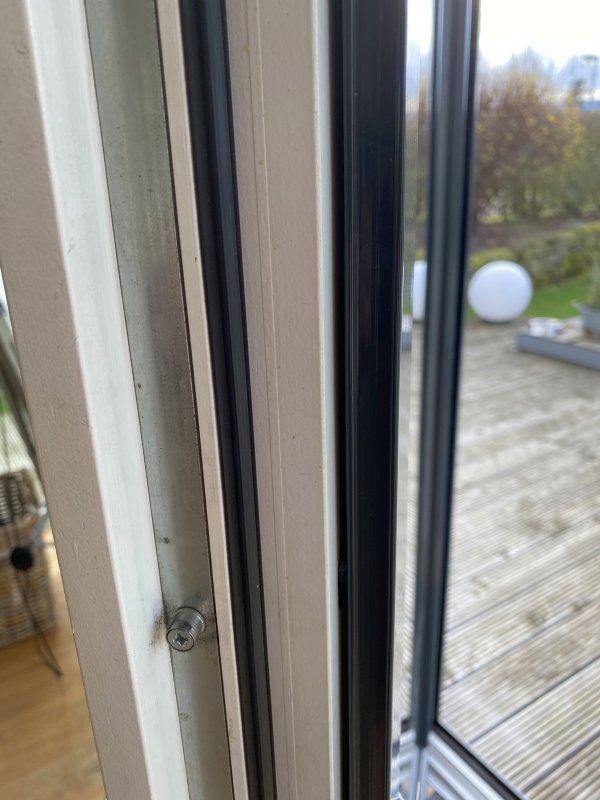 BAU.DE / BAU-Forum: 2. Bild zu Frage "Holz-Alu-Fenster: Undichte Dichtung reparieren – Ursachen, Kosten & DIY-Anleitung?" im BAU-Forum "Fenster und Außentüren" BAU.DE / BAU-Forum: 2. Bild zu Frage "Holz-Alu-Fenster: Undichte Dichtung reparieren – Ursachen, Kosten & DIY-Anleitung?" im BAU-Forum "Fenster und Außentüren"