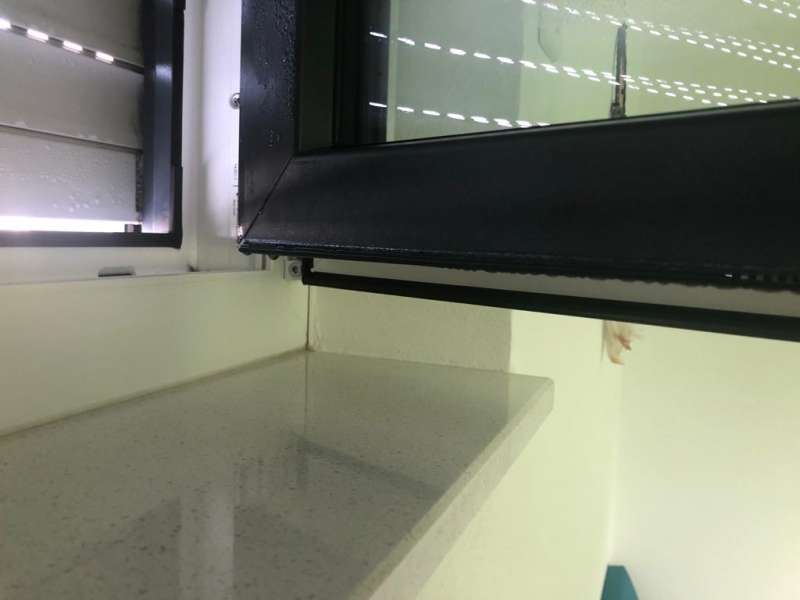 BAU.DE / BAU-Forum: 2. Bild zu Frage "Wasser im Fensterrahmen bei Kälte: Ursachen, Folgen & Lösungen für Neubau?" im BAU-Forum "Fenster und Außentüren" BAU.DE / BAU-Forum: 2. Bild zu Frage "Wasser im Fensterrahmen bei Kälte: Ursachen, Folgen & Lösungen für Neubau?" im BAU-Forum "Fenster und Außentüren"