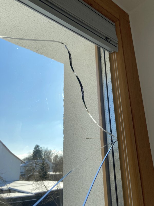 BAU.DE / BAU-Forum: 1. Bild zu Frage "3-fach Verglasung: Risse durch Plissees? Ursachen, Risiken & Fachberatung" im BAU-Forum "Fenster und Außentüren" BAU.DE / BAU-Forum: 1. Bild zu Frage "3-fach Verglasung: Risse durch Plissees? Ursachen, Risiken & Fachberatung" im BAU-Forum "Fenster und Außentüren"