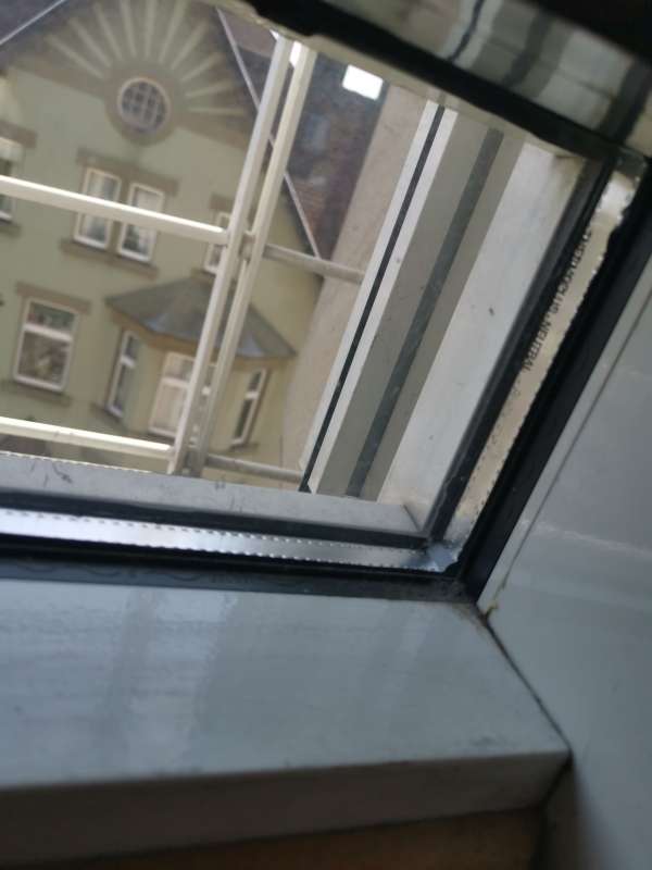 BAU.DE / BAU-Forum: 3. Bild zu Frage "Fenster ausglasen ohne Glasleisten: Anleitung, Tipps & Werkzeug für Heizkörper-Montage" im BAU-Forum "Fenster und Außentüren" BAU.DE / BAU-Forum: 3. Bild zu Frage "Fenster ausglasen ohne Glasleisten: Anleitung, Tipps & Werkzeug für Heizkörper-Montage" im BAU-Forum "Fenster und Außentüren"
