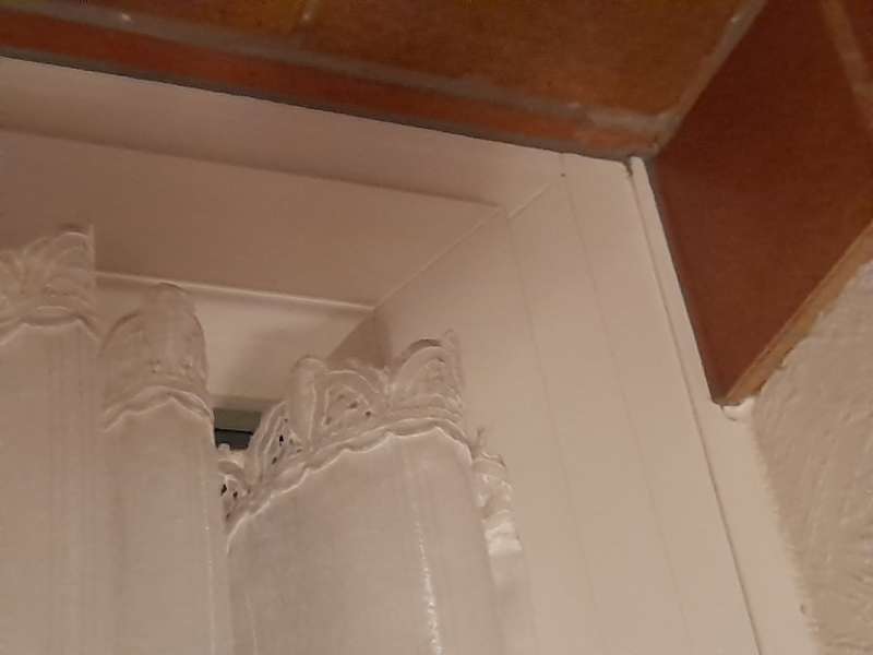 BAU.DE / BAU-Forum: 4. Bild zu Antwort "Balkontür-Details: Bilder – Schlagregendichtes Band & Acryl" auf die Frage "Balkontür-Austausch im Altbau: Rahmenbreite ungleichmäßig – Mangel, Rechte & Vorgehen?" im BAU-Forum "Fenster und Außentüren" BAU.DE / BAU-Forum: 4. Bild zu Antwort "Balkontür-Details: Bilder – Schlagregendichtes Band & Acryl" auf die Frage "Balkontür-Austausch im Altbau: Rahmenbreite ungleichmäßig – Mangel, Rechte & Vorgehen?" im BAU-Forum "Fenster und Außentüren"