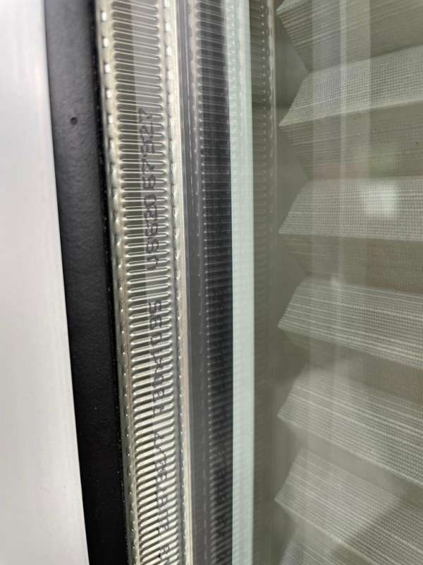 BAU.DE / BAU-Forum: 1. Bild zu Frage "Schallschutzfenster erkennen: Stempelung lesen & Scheibendicke bestimmen" im BAU-Forum "Fenster und Außentüren" BAU.DE / BAU-Forum: 1. Bild zu Frage "Schallschutzfenster erkennen: Stempelung lesen & Scheibendicke bestimmen" im BAU-Forum "Fenster und Außentüren"