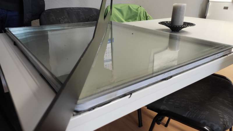 BAU.DE / BAU-Forum: 2. Bild zu Frage "Isolierglasscheiben Verformung & Bruch: Ursachen, Risiken & Lebensdauer von Velux Fenstern?" im BAU-Forum "Fenster und Außentüren" BAU.DE / BAU-Forum: 2. Bild zu Frage "Isolierglasscheiben Verformung & Bruch: Ursachen, Risiken & Lebensdauer von Velux Fenstern?" im BAU-Forum "Fenster und Außentüren"