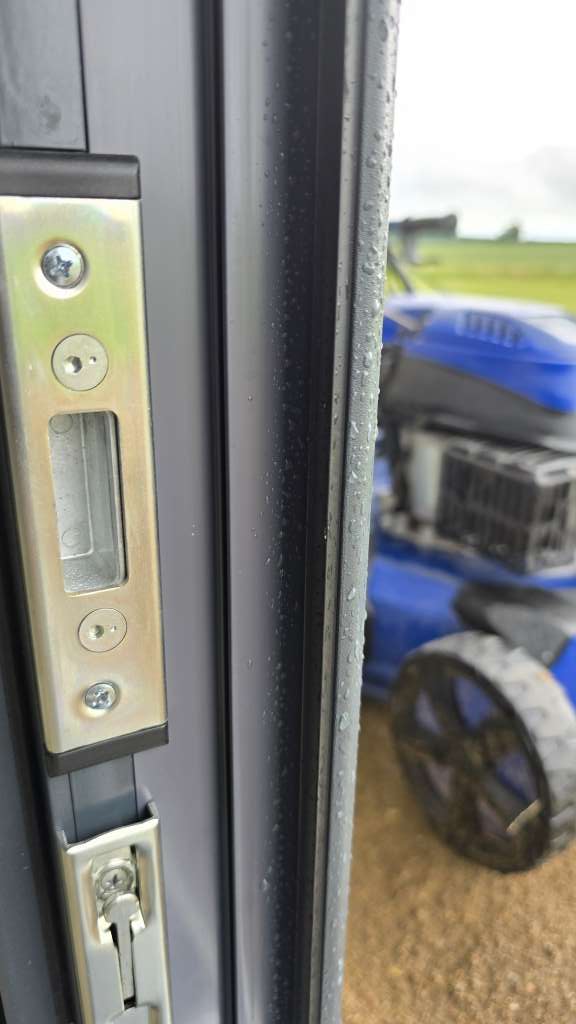 BAU.DE / BAU-Forum: 2. Bild zu Frage "Probleme mit Außentüren: Einstellung, Dichtung und Wassereintritt" im BAU-Forum "Fenster und Außentüren" BAU.DE / BAU-Forum: 2. Bild zu Frage "Probleme mit Außentüren: Einstellung, Dichtung und Wassereintritt" im BAU-Forum "Fenster und Außentüren"