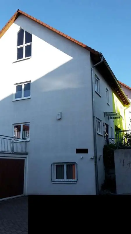 BAU.DE / BAU-Forum: 2. Bild zu Frage "Helle Stellen an Holzständer-Fertighaus Südwand: Ursachen, Risiken & Sanierung?" im BAU-Forum "Fertighaus" BAU.DE / BAU-Forum: 2. Bild zu Frage "Helle Stellen an Holzständer-Fertighaus Südwand: Ursachen, Risiken & Sanierung?" im BAU-Forum "Fertighaus"