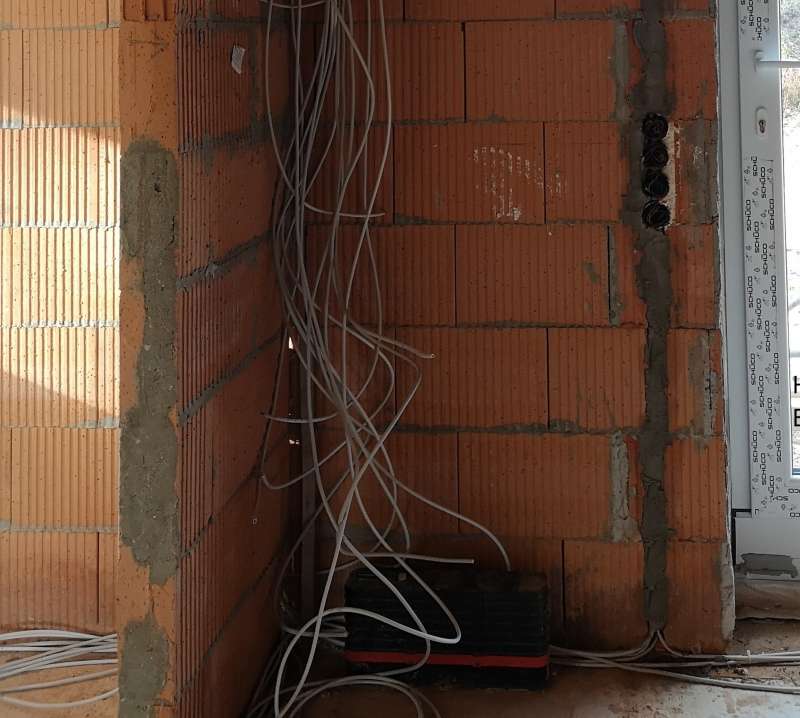 BAU.DE / BAU-Forum: 3. Bild zu Antwort "Fußbodenheizung: Leitungsführung im Abstellraum – Analyse" auf die Frage "Fußbodenheizung Heizkreis Problem: Ursachen, Lösungen & Thermostat-Korrektur im Neubau?" im BAU-Forum "Fußbodenheizungen / Wandheizungen" BAU.DE / BAU-Forum: 3. Bild zu Antwort "Fußbodenheizung: Leitungsführung im Abstellraum – Analyse" auf die Frage "Fußbodenheizung Heizkreis Problem: Ursachen, Lösungen & Thermostat-Korrektur im Neubau?" im BAU-Forum "Fußbodenheizungen / Wandheizungen"