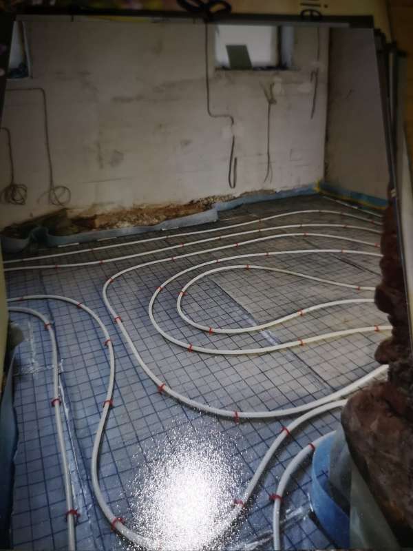 BAU.DE / BAU-Forum: 1. Bild zu Frage "Fußbodenheizung fachgerecht eingebaut? Prüfung, Nachweis & Risiken bei unsachgemäßer Installation" im BAU-Forum "Fußbodenheizungen / Wandheizungen" BAU.DE / BAU-Forum: 1. Bild zu Frage "Fußbodenheizung fachgerecht eingebaut? Prüfung, Nachweis & Risiken bei unsachgemäßer Installation" im BAU-Forum "Fußbodenheizungen / Wandheizungen"