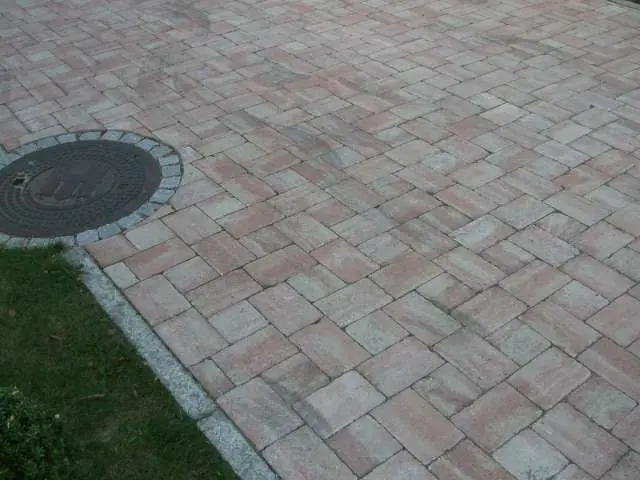 BAU.DE / BAU-Forum: 2. Bild zu Frage "Betonsteinpflaster reinigen mit Hochdruckreiniger: Risiken, Schäden & Alternativen?" im BAU-Forum "Rund um den Garten" BAU.DE / BAU-Forum: 2. Bild zu Frage "Betonsteinpflaster reinigen mit Hochdruckreiniger: Risiken, Schäden & Alternativen?" im BAU-Forum "Rund um den Garten"