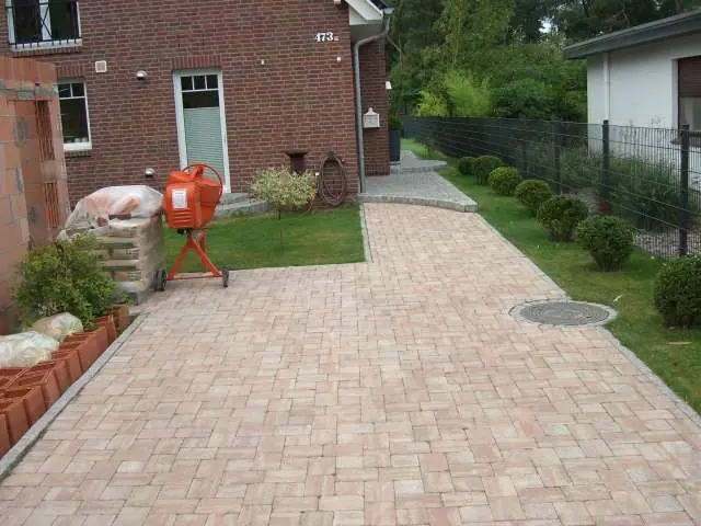 BAU.DE / BAU-Forum: 4. Bild zu Frage "Betonsteinpflaster reinigen mit Hochdruckreiniger: Risiken, Schäden & Alternativen?" im BAU-Forum "Rund um den Garten" BAU.DE / BAU-Forum: 4. Bild zu Frage "Betonsteinpflaster reinigen mit Hochdruckreiniger: Risiken, Schäden & Alternativen?" im BAU-Forum "Rund um den Garten"