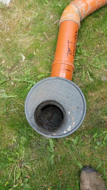 BAU.DE / BAU-Forum: 1. Bild zu Frage "Ablauftopf/Laubfang verstopft: Rigole prüfen, Funktion sichern & Alternativen für Optik?" im BAU-Forum "Rund um den Garten" BAU.DE / BAU-Forum: 1. Bild zu Frage "Ablauftopf/Laubfang verstopft: Rigole prüfen, Funktion sichern & Alternativen für Optik?" im BAU-Forum "Rund um den Garten"