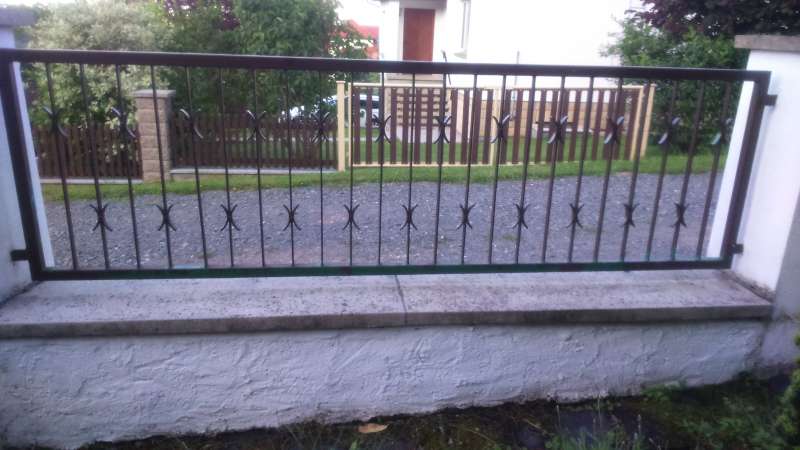 BAU.DE / BAU-Forum: 2. Bild zu Frage "Betonplatten auf alter Mauer erneuern: Möglichkeiten, Kosten & Risiken?" im BAU-Forum "Rund um den Garten" BAU.DE / BAU-Forum: 2. Bild zu Frage "Betonplatten auf alter Mauer erneuern: Möglichkeiten, Kosten & Risiken?" im BAU-Forum "Rund um den Garten"