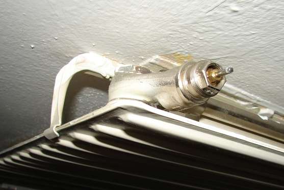 BAU.DE / BAU-Forum: 2. Bild zu Frage "Heizkörperventil identifizieren: Welcher Ventiltyp passt zu meinen Thermostaten (2cm Gewinde)?" im BAU-Forum "Heizung / Warmwasser" BAU.DE / BAU-Forum: 2. Bild zu Frage "Heizkörperventil identifizieren: Welcher Ventiltyp passt zu meinen Thermostaten (2cm Gewinde)?" im BAU-Forum "Heizung / Warmwasser"
