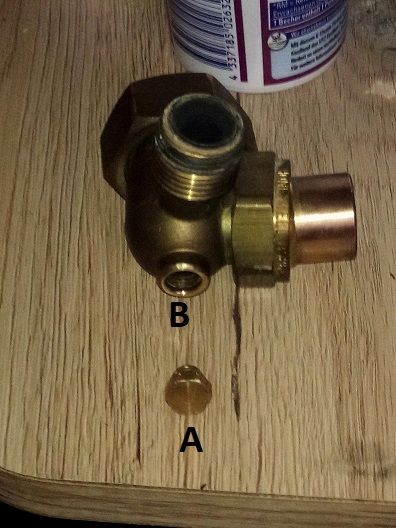 BAU.DE / BAU-Forum: 1. Bild zu Frage "Buderus Logamax GB112: Entlüftungsschraube defekt? Ursachen, Dichtungsring & Gewinde prüfen" im BAU-Forum "Heizung / Warmwasser" BAU.DE / BAU-Forum: 1. Bild zu Frage "Buderus Logamax GB112: Entlüftungsschraube defekt? Ursachen, Dichtungsring & Gewinde prüfen" im BAU-Forum "Heizung / Warmwasser"