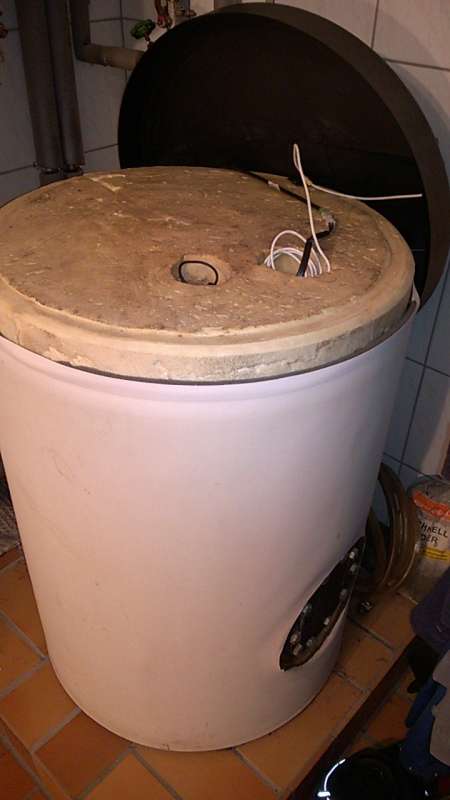 BAU.DE / BAU-Forum: 1. Bild zu Antwort "Buderus SR120: Fotos der Kesselanschlüsse zur Analyse" auf die Frage "Buderus Warmwasserspeicher SR120: Druckverlust & Zirkulationsprobleme – Ursachen & Lösungen?" im BAU-Forum "Heizung / Warmwasser" BAU.DE / BAU-Forum: 1. Bild zu Antwort "Buderus SR120: Fotos der Kesselanschlüsse zur Analyse" auf die Frage "Buderus Warmwasserspeicher SR120: Druckverlust & Zirkulationsprobleme – Ursachen & Lösungen?" im BAU-Forum "Heizung / Warmwasser"