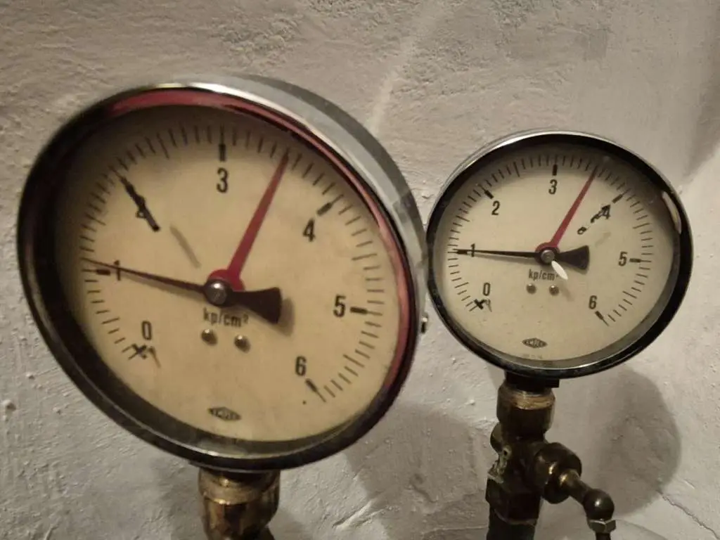 BAU.DE / BAU-Forum: 2. Bild zu Frage "Heizsystem Druckabfall nach Ventil Schließen: Leck oder Temperatur? (7h/3.5 auf 1.1 bar)" im BAU-Forum "Heizung / Warmwasser" BAU.DE / BAU-Forum: 2. Bild zu Frage "Heizsystem Druckabfall nach Ventil Schließen: Leck oder Temperatur? (7h/3.5 auf 1.1 bar)" im BAU-Forum "Heizung / Warmwasser"