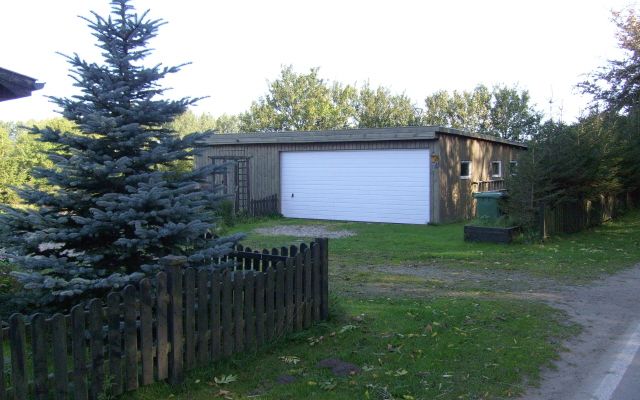 BAU.DE / BAU-Forum: 1. Bild zu Frage "Holzschutz Carport: Unbekannte Vorbehandlung – Dauerhafter Farbanstrich in Schwedenrot?" im BAU-Forum "Holzschutz, Holzschäden, Holzsanierung" BAU.DE / BAU-Forum: 1. Bild zu Frage "Holzschutz Carport: Unbekannte Vorbehandlung – Dauerhafter Farbanstrich in Schwedenrot?" im BAU-Forum "Holzschutz, Holzschäden, Holzsanierung"