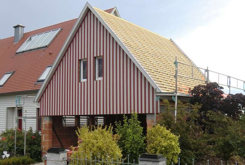 BAU.DE / BAU-Forum: 1. Bild zu Antwort "Holzhaus Fassade: Materialwahl & Langzeit-Erfahrungen mit Lucite" auf die Frage "Holzfassade Sanierung: Dickschichtlasur Schaden – Ursachen, Gutachten & Kosten?" im BAU-Forum "Holzschutz, Holzschäden, Holzsanierung" BAU.DE / BAU-Forum: 1. Bild zu Antwort "Holzhaus Fassade: Materialwahl & Langzeit-Erfahrungen mit Lucite" auf die Frage "Holzfassade Sanierung: Dickschichtlasur Schaden – Ursachen, Gutachten & Kosten?" im BAU-Forum "Holzschutz, Holzschäden, Holzsanierung"