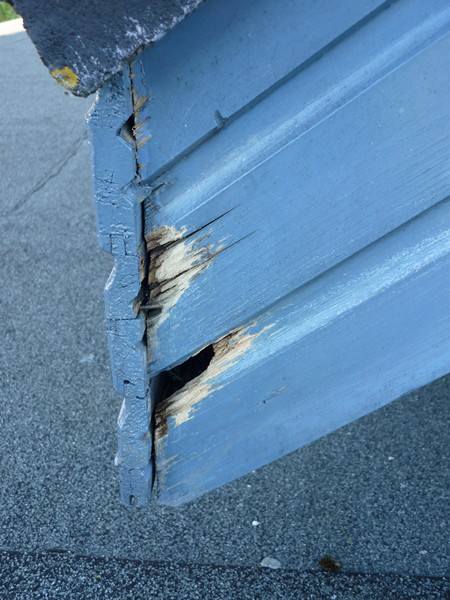BAU.DE / BAU-Forum: 1. Bild zu Frage "Giebelseiten Holzverkleidung fault: Ursachen, Sanierung & Schutz vor Feuchtigkeit?" im BAU-Forum "Holzschutz, Holzschäden, Holzsanierung" BAU.DE / BAU-Forum: 1. Bild zu Frage "Giebelseiten Holzverkleidung fault: Ursachen, Sanierung & Schutz vor Feuchtigkeit?" im BAU-Forum "Holzschutz, Holzschäden, Holzsanierung"
