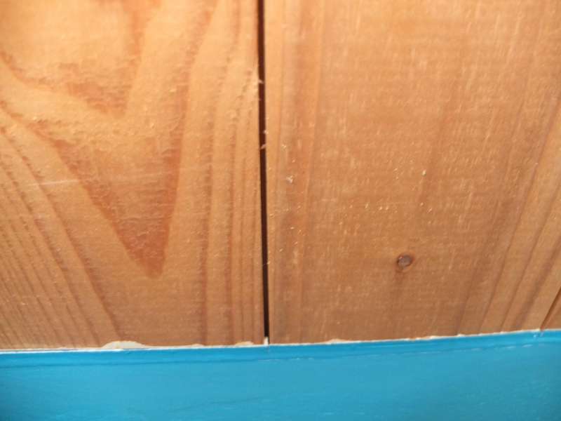 BAU.DE / BAU-Forum: 3. Bild zu Frage "Holzspäne & schwarze Kügelchen im Schlafzimmer: Ursachenforschung & Schädlingsbekämpfung?" im BAU-Forum "Holzschutz, Holzschäden, Holzsanierung" BAU.DE / BAU-Forum: 3. Bild zu Frage "Holzspäne & schwarze Kügelchen im Schlafzimmer: Ursachenforschung & Schädlingsbekämpfung?" im BAU-Forum "Holzschutz, Holzschäden, Holzsanierung"