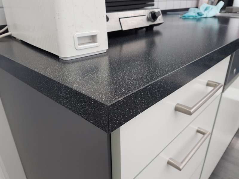 BAU.DE / BAU-Forum: 5. Bild zu Frage "Säureschaden auf Arbeitsplatte: Ursachen, Reparatur & Schutz für Holz?" im BAU-Forum "Holzschutz, Holzschäden, Holzsanierung" BAU.DE / BAU-Forum: 5. Bild zu Frage "Säureschaden auf Arbeitsplatte: Ursachen, Reparatur & Schutz für Holz?" im BAU-Forum "Holzschutz, Holzschäden, Holzsanierung"