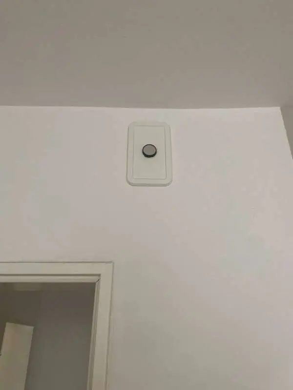 BAU.DE / BAU-Forum: 2. Bild zu Frage "Unbekannte Abdeckungen in Wohnung: Was ist das? Identifizierung & Infos" im BAU-Forum "Innenwände" BAU.DE / BAU-Forum: 2. Bild zu Frage "Unbekannte Abdeckungen in Wohnung: Was ist das? Identifizierung & Infos" im BAU-Forum "Innenwände"