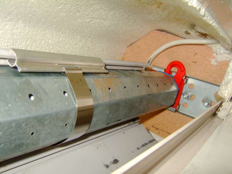 BAU.DE / BAU-Forum: 1. Bild zu Antwort "Becker Rollladenmotor: Detailfoto der Einbausituation" auf die Frage "Becker Rollladenmotor einstellen: Endpunkte justieren nach Halter-Tausch – Anleitung & Tipps" im BAU-Forum "Installation: Elektro, Gas, Wasser, Fernwärme etc." BAU.DE / BAU-Forum: 1. Bild zu Antwort "Becker Rollladenmotor: Detailfoto der Einbausituation" auf die Frage "Becker Rollladenmotor einstellen: Endpunkte justieren nach Halter-Tausch – Anleitung & Tipps" im BAU-Forum "Installation: Elektro, Gas, Wasser, Fernwärme etc."