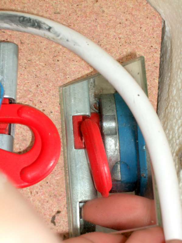 BAU.DE / BAU-Forum: 1. Bild zu Antwort "Becker Rollladenmotor: 90-Grad-Foto der Rückseite" auf die Frage "Becker Rollladenmotor einstellen: Endpunkte justieren nach Halter-Tausch – Anleitung & Tipps" im BAU-Forum "Installation: Elektro, Gas, Wasser, Fernwärme etc." BAU.DE / BAU-Forum: 1. Bild zu Antwort "Becker Rollladenmotor: 90-Grad-Foto der Rückseite" auf die Frage "Becker Rollladenmotor einstellen: Endpunkte justieren nach Halter-Tausch – Anleitung & Tipps" im BAU-Forum "Installation: Elektro, Gas, Wasser, Fernwärme etc."
