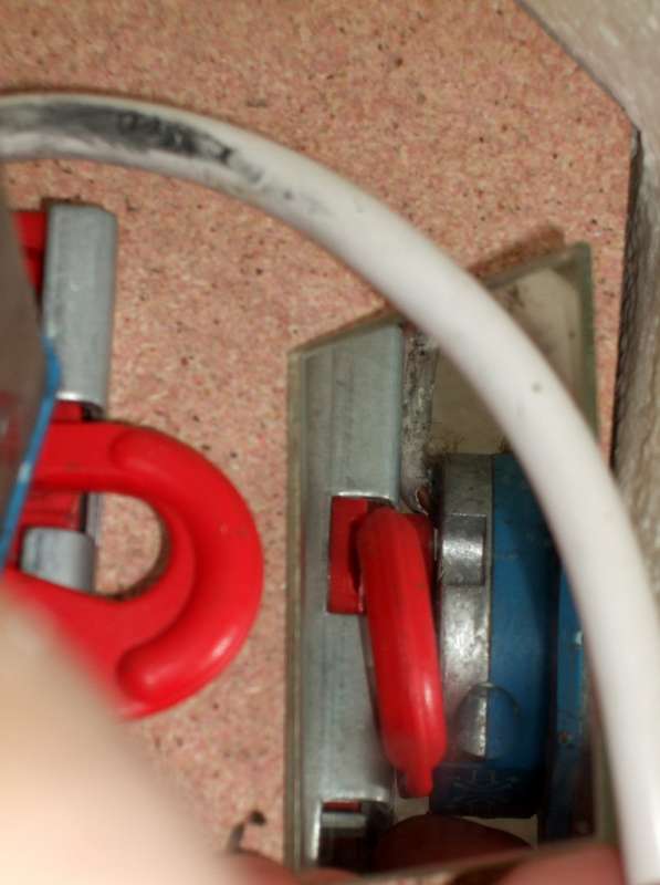 BAU.DE / BAU-Forum: 2. Bild zu Antwort "Becker Rollladenmotor: 90-Grad-Foto der Rückseite" auf die Frage "Becker Rollladenmotor einstellen: Endpunkte justieren nach Halter-Tausch – Anleitung & Tipps" im BAU-Forum "Installation: Elektro, Gas, Wasser, Fernwärme etc." BAU.DE / BAU-Forum: 2. Bild zu Antwort "Becker Rollladenmotor: 90-Grad-Foto der Rückseite" auf die Frage "Becker Rollladenmotor einstellen: Endpunkte justieren nach Halter-Tausch – Anleitung & Tipps" im BAU-Forum "Installation: Elektro, Gas, Wasser, Fernwärme etc."