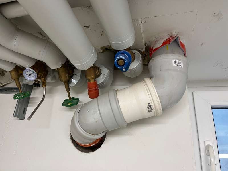 BAU.DE / BAU-Forum: 1. Bild zu Frage "Rückstauklappen im Mehrfamilienhaus: Pflicht, Kosten & Versicherung bei Rückstau?" im BAU-Forum "Installation: Elektro, Gas, Wasser, Fernwärme etc." BAU.DE / BAU-Forum: 1. Bild zu Frage "Rückstauklappen im Mehrfamilienhaus: Pflicht, Kosten & Versicherung bei Rückstau?" im BAU-Forum "Installation: Elektro, Gas, Wasser, Fernwärme etc."