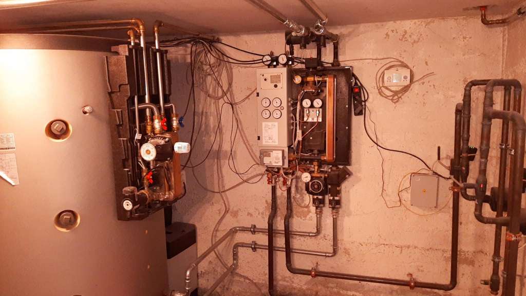 BAU.DE / BAU-Forum: 1. Bild zu Frage "Warmwasser Rückfluss reduziert: Rückschlagventil prüfen, Ursachen & Lösungen" im BAU-Forum "Installation: Elektro, Gas, Wasser, Fernwärme etc." BAU.DE / BAU-Forum: 1. Bild zu Frage "Warmwasser Rückfluss reduziert: Rückschlagventil prüfen, Ursachen & Lösungen" im BAU-Forum "Installation: Elektro, Gas, Wasser, Fernwärme etc."