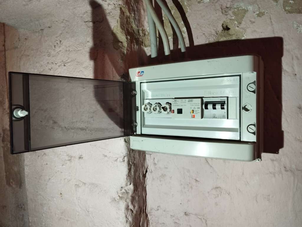 BAU.DE / BAU-Forum: 2. Bild zu Frage "Elektroinstallation im Altbau: Erneuern oder Beibehalten? Kosten, Risiken & Vorschriften" im BAU-Forum "Installation: Elektro, Gas, Wasser, Fernwärme etc." BAU.DE / BAU-Forum: 2. Bild zu Frage "Elektroinstallation im Altbau: Erneuern oder Beibehalten? Kosten, Risiken & Vorschriften" im BAU-Forum "Installation: Elektro, Gas, Wasser, Fernwärme etc."