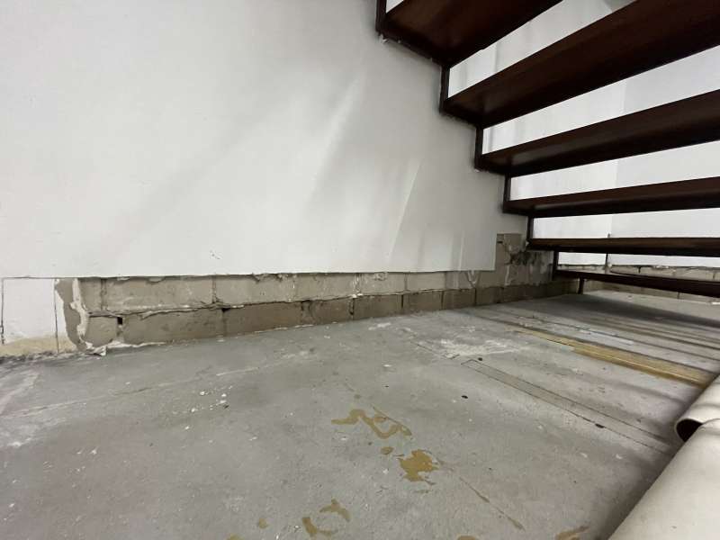 BAU.DE / BAU-Forum: 1. Bild zu Frage "Feuchte Kellerwand: Ursachen, Sofortmaßnahmen & Kosten für die Sanierung?" im BAU-Forum "Keller" BAU.DE / BAU-Forum: 1. Bild zu Frage "Feuchte Kellerwand: Ursachen, Sofortmaßnahmen & Kosten für die Sanierung?" im BAU-Forum "Keller"