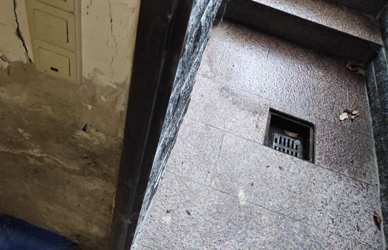 BAU.DE / BAU-Forum: 1. Bild zu Frage "Keller undicht: Ursachenforschung, Feuchtigkeitsschäden & Sanierungsmöglichkeiten?" im BAU-Forum "Keller" BAU.DE / BAU-Forum: 1. Bild zu Frage "Keller undicht: Ursachenforschung, Feuchtigkeitsschäden & Sanierungsmöglichkeiten?" im BAU-Forum "Keller"